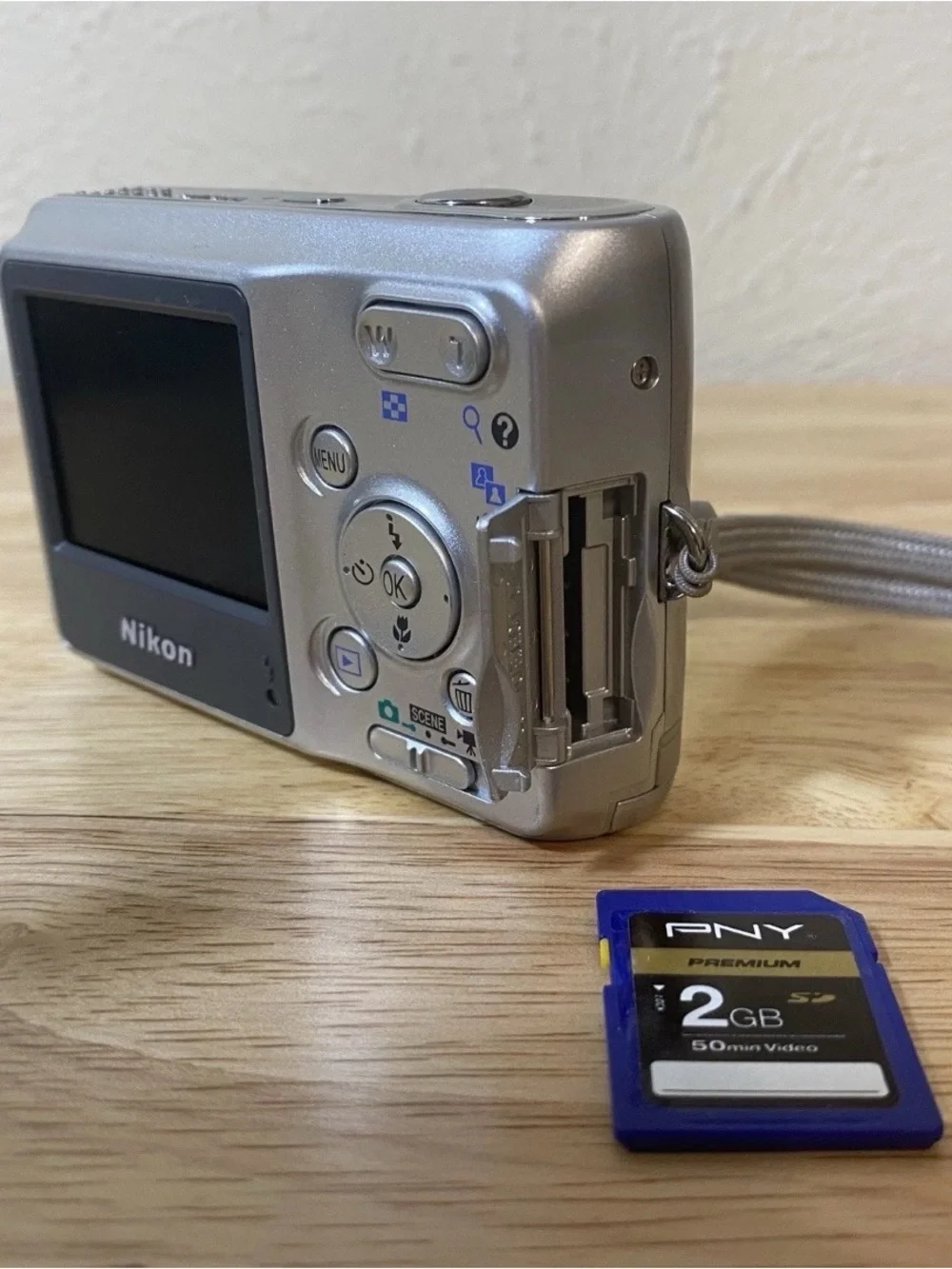 Nikon COOLPIX L3 5.1MP Digital Y2K Camera Silver 3x Zoom Vintage Tested